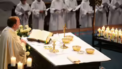 Brot und Wein auf dem Altar / © Beatrice Tomasetti (DR)