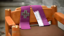 Zur Erstkommunionvorbereitung geh&ouml;rt auch das Sakrament der Vers&ouml;hnung, die Beichte. / &copy; Beatrice Tomasetti (DR)