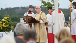 Diakon Willibert Pauels beim Erinnerungs-Gottesdienst auf dem Papsthügel / © Beatrice Tomasetti (DR)
