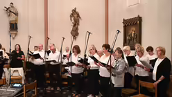 Zur Er&ouml;ffnung der Oktav singen die Kirchench&ouml;re aus Kirchherten und Kierdorf. / &copy; Beatrice Tomasetti (DR)