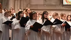 M&auml;dchenchor am K&ouml;lner Dom / &copy; Beatrice Tomasetti (DR)