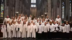 Insgesamt 48 M&auml;dchen und Jungen hatten ihren ersten Einsatz in der Liturgie des K&ouml;lner Domes / &copy; Beatrice Tomasetti (DR)