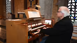 Mit 16 Jahren begeistert sich Hermann Plog f&uuml;r das Orgelspiel. / &copy; Beatrice Tomasetti (DR)