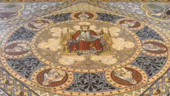 Im Zentrum des Fußbodenmosaiks vor dem Dreikönigenschrein mit den Sieben freien Künsten thront der Kaiser. / © Beatrice Tomasetti (DR)