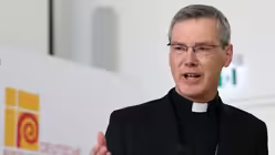 Bischof Heiner Wilmer / &copy; Daniel L&ouml;b (dpa)