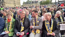 Er&ouml;ffnung des 104. Katholikentags am 13. Mai 2026 in W&uuml;rzburg. In der ersten Reihe sitzen (v.l.n.r.): Beate Gilles, Generalsekret&auml;rin der Deutschen Bischofskonferenz (DBK); Heiner Wilmer, ernannter Bischof von M&uuml;nster und Vorsitzender der DBK; Marc Frings, Generalsekret&auml;r des Zentralkomitees der deutschen Katholiken (ZdK) und Bisch&ouml;fin Kirsten Fehrs, Ratsvorsitzende der Evangelischen Kirche in Deutschland (EKD). / &copy; Harald Oppitz (KNA)