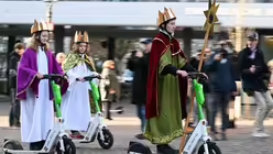 Er&ouml;ffnung 65. Aktion Dreik&ouml;nigssingen in Frankfurt (dpa)