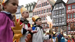 Er&ouml;ffnung 65. Aktion Dreik&ouml;nigssingen in Frankfurt (dpa)