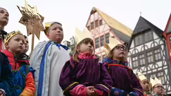 Er&ouml;ffnung 65. Aktion Dreik&ouml;nigssingen in Frankfurt (dpa)