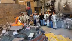 Das Team der Glockengie&szlig;erei Grassmayr nach dem Guss der Credamusglocke (Glockengie&szlig;erei Grassmayr)