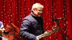 DOMRADIO.DE-Bigband auf dem Weihnachtsmarkt am K&ouml;lner Dom / &copy; Sonja Geus (DR)