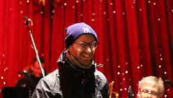 DOMRADIO.DE-Bigband auf dem Weihnachtsmarkt am K&ouml;lner Dom / &copy; Sonja Geus (DR)