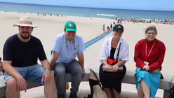 Gruppenbesprechung am Strand von Torreira / © Elena Hong (DR)