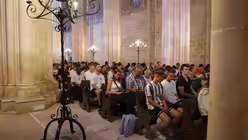 Gottesdienst im Kloster von Batalha / © Elena Hong (DR)