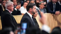 US-Vizepräsident J.D. Vance und seine Frau Usha Vance im Petersdom, anlässlich der Amtseinführung von Papst Leo XIV. am 18. Mai 2025 im Vatikan. / © Lola Gomez/CNS photo (KNA)