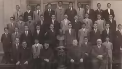 Jorge Mario Bergoglio im Alter von etwa 12 Jahren auf einer Salesianerschule (Vierter von links, dritte Reihe von oben).  / © Gemeinfrei