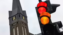 Wann springt die Ampel wieder auf Gr&uuml;n? / &copy; Harald Oppitz (KNA)