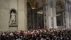 Konklave zur Wahl eines neuen Papstes beginnt (dpa)