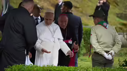 Papst Leo XIV. besucht die arch&auml;ologische St&auml;tte von Hippo in Annaba, Algerien / &copy; Andrew Medichini/AP (dpa)
