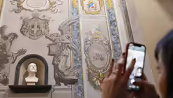 Rom: In einem Fresko wurde der urspr&uuml;nglich anonyme Cherub durch einen Engel ersetzt, dessen Gesichtsz&uuml;ge an die italienische Ministerpr&auml;sidentin Giorgia Meloni (M,r) erinnern / &copy; Matteo Nardone/IPA via ZUMA Press (dpa)