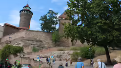 Die Kaiserburg thront über der Stadt Nürnberg. / © Oliver Kelch (DR)