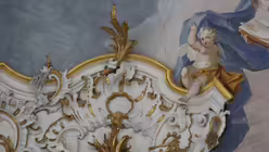 Die Decke in der Wieskirche zeigt an zahlreichen Stellen Details in Gold verziert. / © Oliver Kelch (DR)