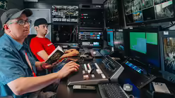 Alexander Foxius im Ü-Wagen / © Nicolas Ottersbach (DR)