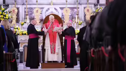 Papst Leo XIV. hält eine Ansprache in der Kathedrale des Heiligen Geistes in Istanbul / © Domenico Stinellis/AP (dpa)