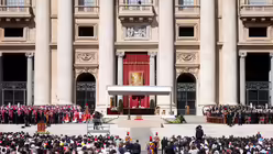 Trauermesse für den verstorbenen Papst Franziskus auf dem Petersplatz / © Oliver Weiken (dpa)