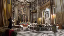 Begrüßungsabend mit Gebet, Musik und Beichtmöglichkeit in der Basilika Santi XII Apostoli. / © Moritz Mayer (DR)