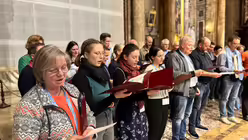 Begrüßungsabend mit Gebet, Musik und Beichtmöglichkeit in der Basilika Santi XII Apostoli. / © Moritz Mayer (DR)