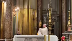 Begrüßungsabend mit Gebet, Musik und Beichtmöglichkeit in der Basilika Santi XII Apostoli. / © Moritz Mayer (DR)