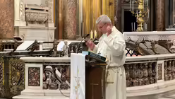 Begrüßungsabend mit Gebet, Musik und Beichtmöglichkeit in der Basilika Santi XII Apostoli. / © Moritz Mayer (DR)