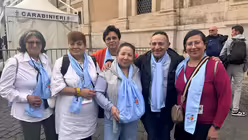 Pilgerinnen und Pilger besuchen die Basilika Santa Maria Maggiore / © Carolina Graef-Alarcón (DR)