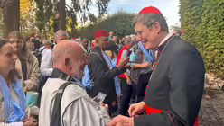 Lichterprozession durch die Vatikanischen G&auml;rten / &copy; Moritz Mayer (DR)