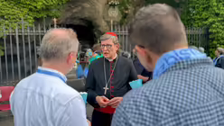 Lichterprozession durch die Vatikanischen G&auml;rten / &copy; Moritz Mayer (DR)