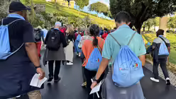 Lichterprozession durch die Vatikanischen G&auml;rten / &copy; Moritz Mayer (DR)