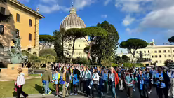 Lichterprozession durch die Vatikanischen G&auml;rten / &copy; Moritz Mayer (DR)