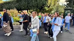 Lichterprozession durch die Vatikanischen Gärten / © Moritz Mayer (DR)