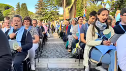 Lichterprozession durch die Vatikanischen G&auml;rten / &copy; Moritz Mayer (DR)