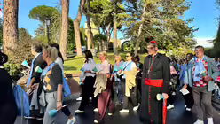 Lichterprozession durch die Vatikanischen Gärten / © Moritz Mayer (DR)