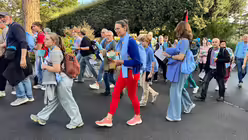 Lichterprozession durch die Vatikanischen Gärten / © Moritz Mayer (DR)