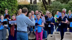 Lichterprozession durch die Vatikanischen G&auml;rten / &copy; Moritz Mayer (DR)