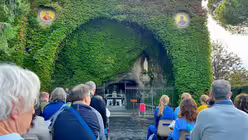 Lichterprozession durch die Vatikanischen G&auml;rten / &copy; Moritz Mayer (DR)