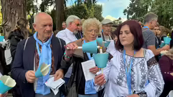 Lichterprozession durch die Vatikanischen Gärten / © Moritz Mayer (DR)