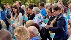 Lichterprozession durch die Vatikanischen G&auml;rten / &copy; Moritz Mayer (DR)