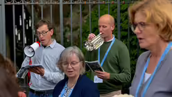 Lichterprozession durch die Vatikanischen G&auml;rten / &copy; Moritz Mayer (DR)