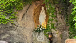 Lichterprozession durch die Vatikanischen G&auml;rten / &copy; Moritz Mayer (DR)