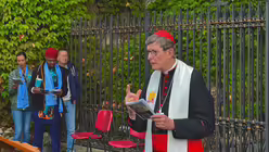 Lichterprozession durch die Vatikanischen G&auml;rten / &copy; Moritz Mayer (DR)