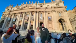 Nina und Daniel Valerien aus Köln während der Generalaudienz bei Papst Leo XIV. (privat)